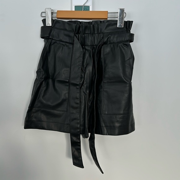 Zara leather shorts with belt - Picture 1 of 3